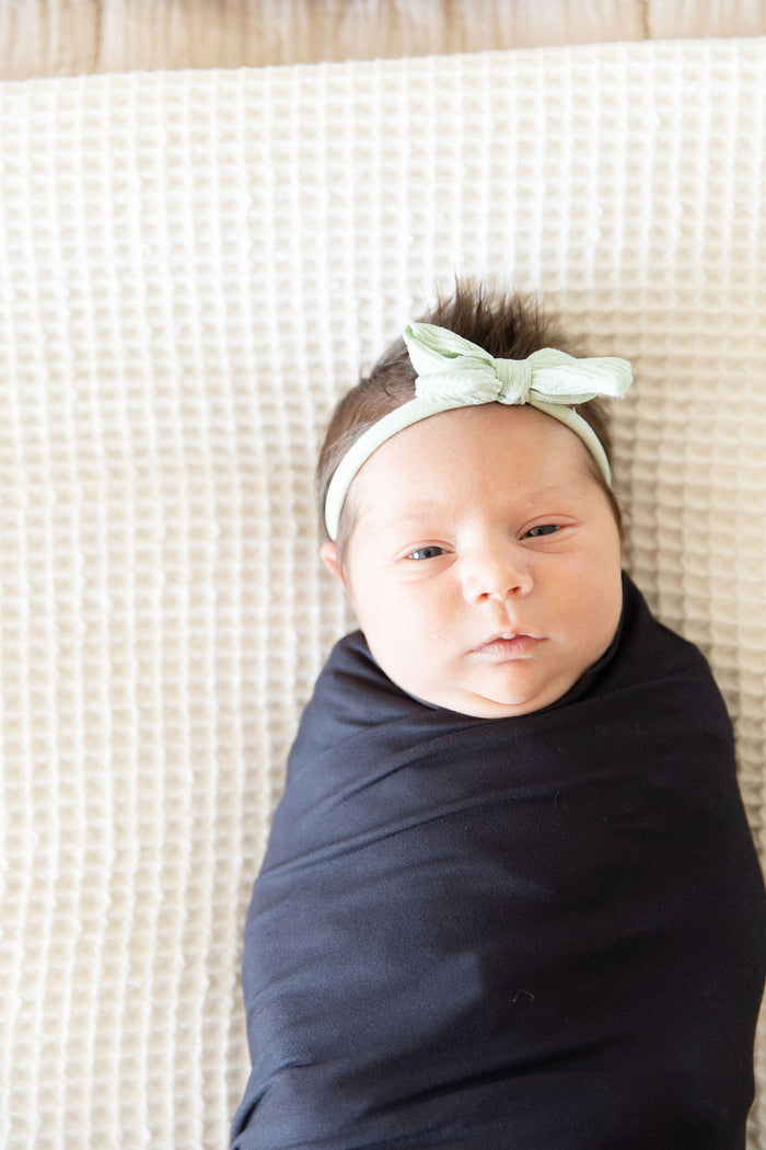 BLACK SOLID | SWADDLE