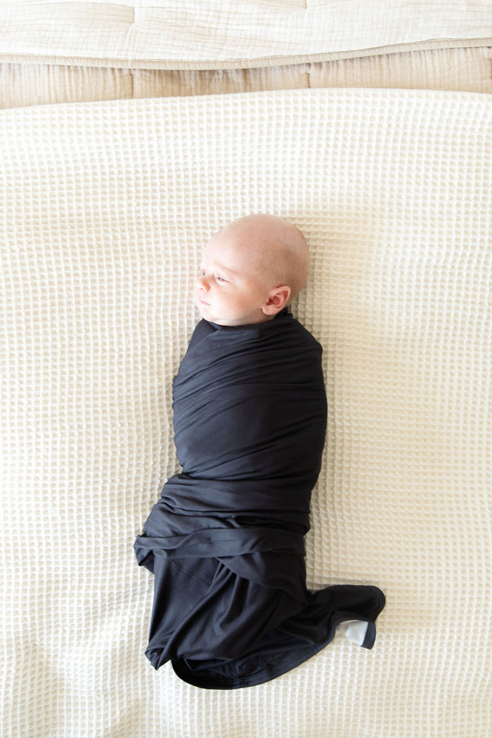 BLACK SOLID | SWADDLE