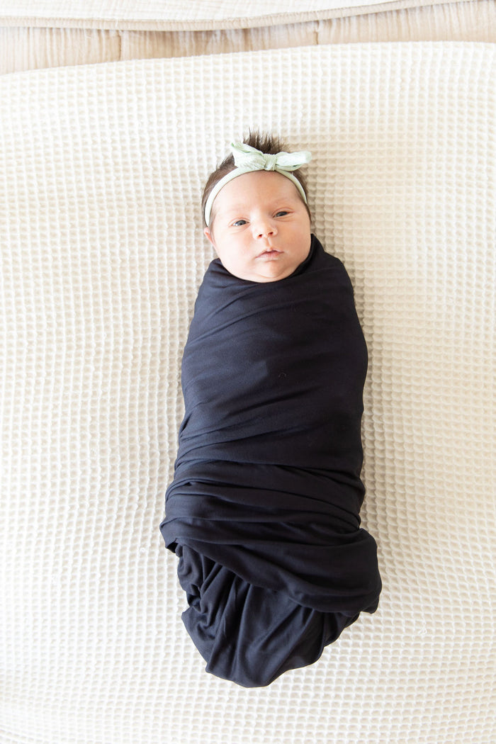 BLACK SOLID | SWADDLE