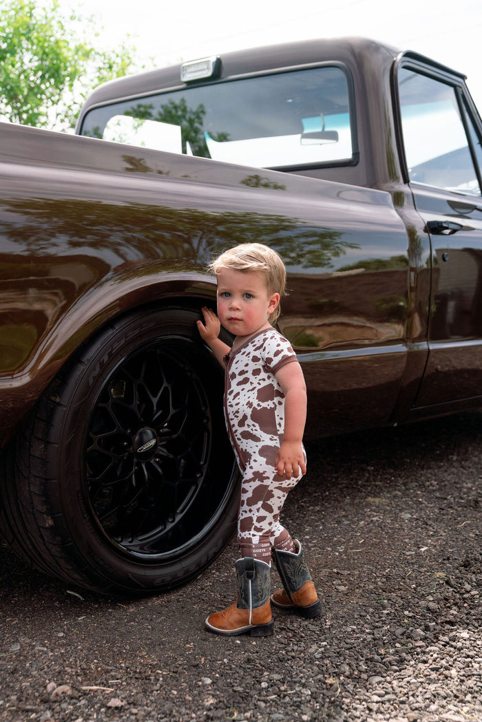 BROWN CATTLE | SHORT SLEEVE ZIPPER ONE PIECE