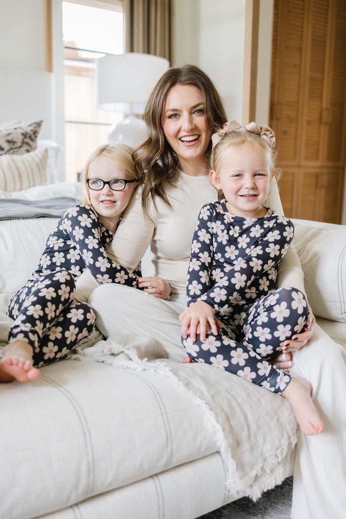 COZYS x DANIELLE EILERS CHARCOAL DAISIES | LONG SLEEVE