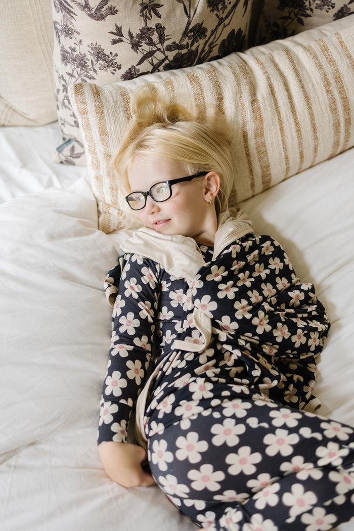 COZYS x DANIELLE EILERS CHARCOAL DAISIES | LONG SLEEVE