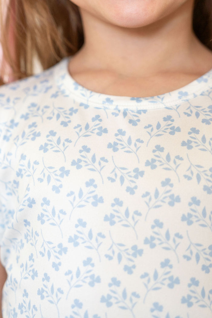 DAINTY BLUE FLORAL | SHORT SLEEVE