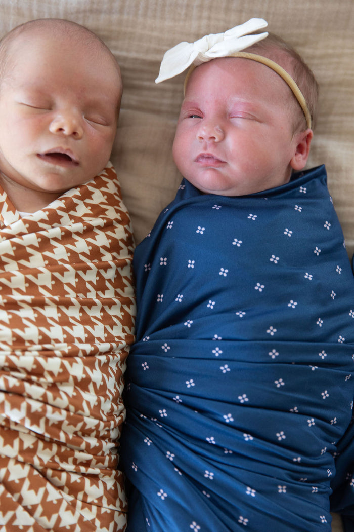 DAINTY DOTS | SWADDLE