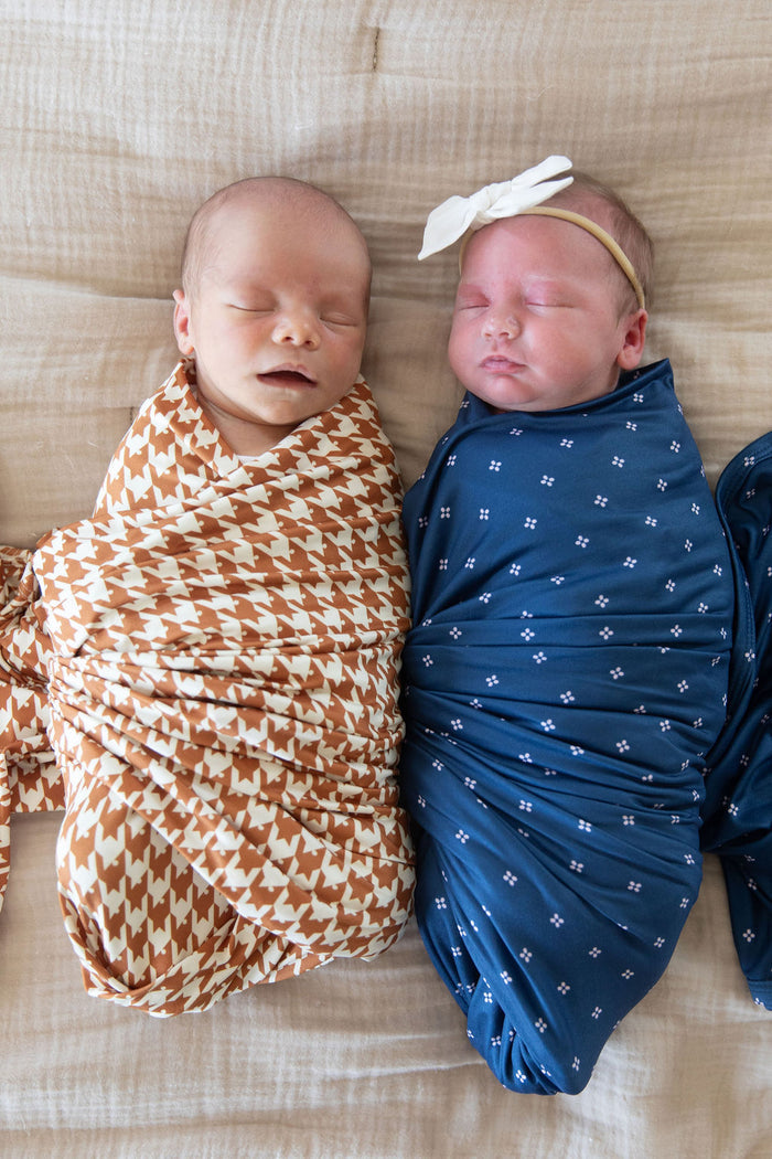 DAINTY DOTS | SWADDLE