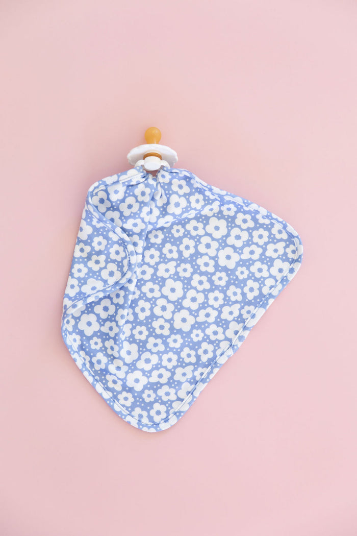 DUSTY BLUE DAISIES | LOVIE