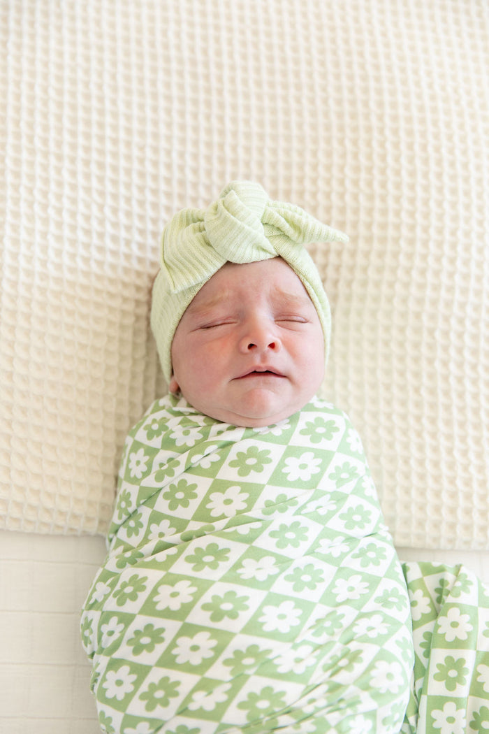 GREEN + WHITE DAISY CHECKER | SWADDLE