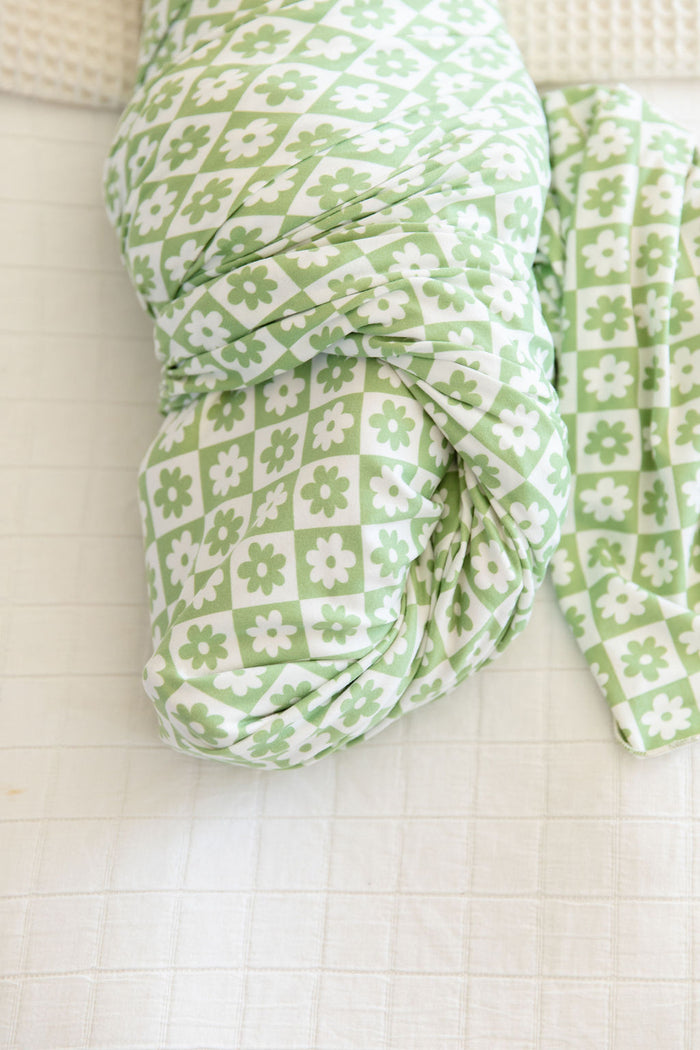 GREEN + WHITE DAISY CHECKER | SWADDLE
