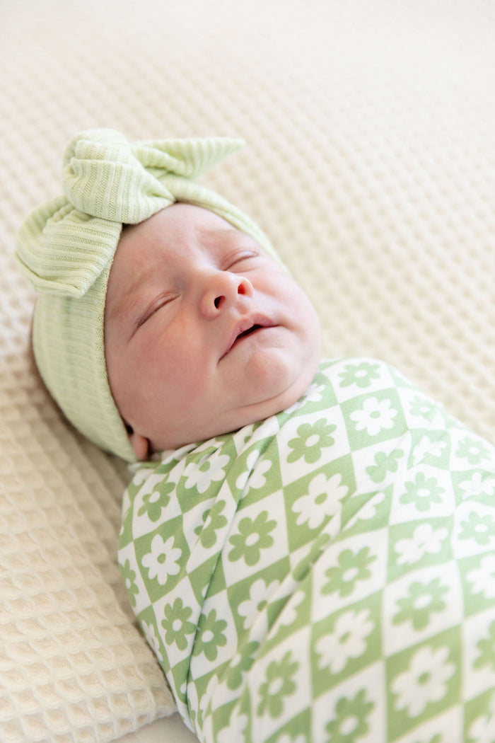 GREEN + WHITE DAISY CHECKER | SWADDLE