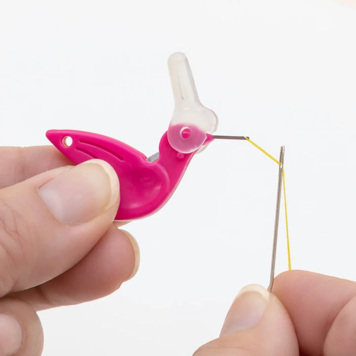 NEEDLE THREADER WITH CUTTER "BIRDY" - Zipper and Thread