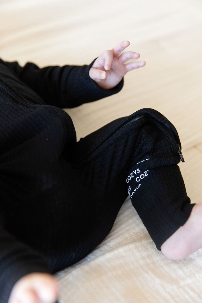 RIBBED SOLID BLACK | ZIPPER ONE PIECE