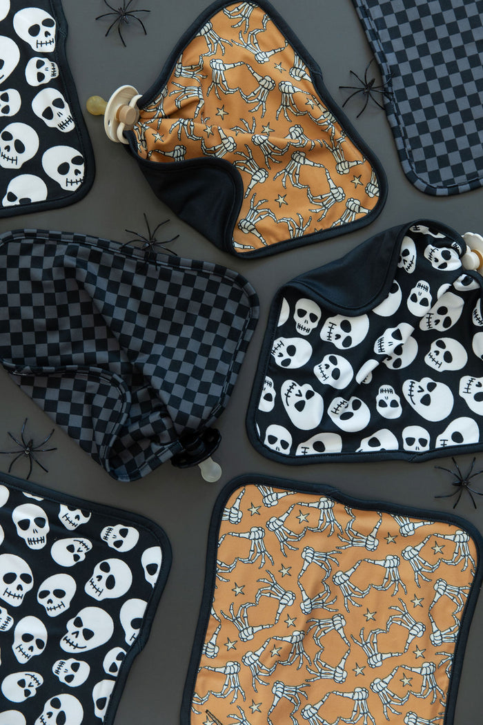 SKELLY HAND HEARTS | LOVIE
