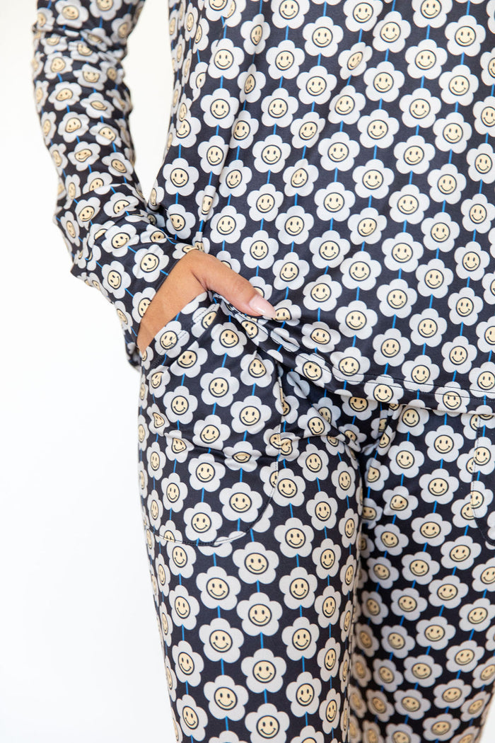 SMILEY GROOVY DAISY | WOMEN'S LONG SLEEVE